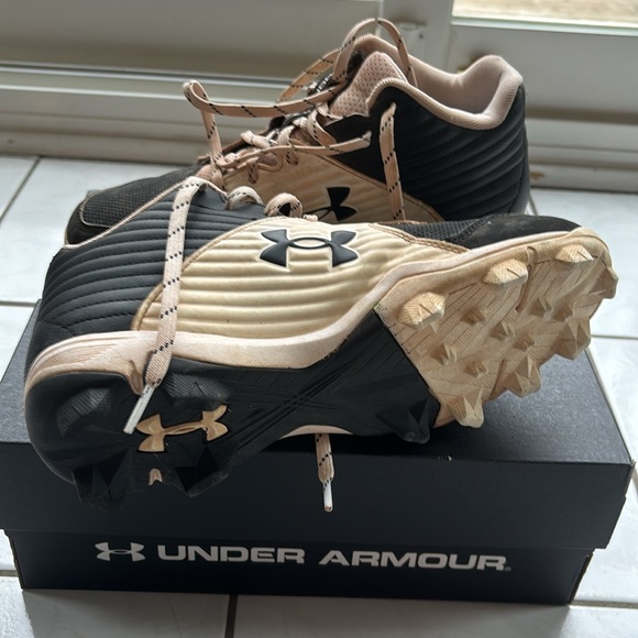 Under Armour Men's Leadoff Mid RM Baseball Cleats - Picture 2 of 4
